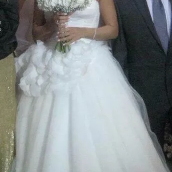 White Vera Wang Wedding Dress size 4 adjusted - Picture 4 of 14